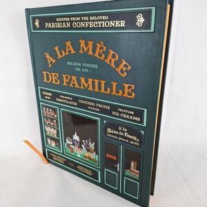 À la Mère de Famille: Recipes from the Beloved Parisian Confectioner Cookbook